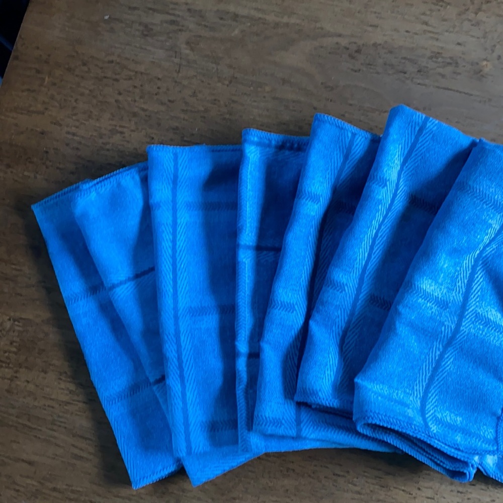 Six Linen napkins